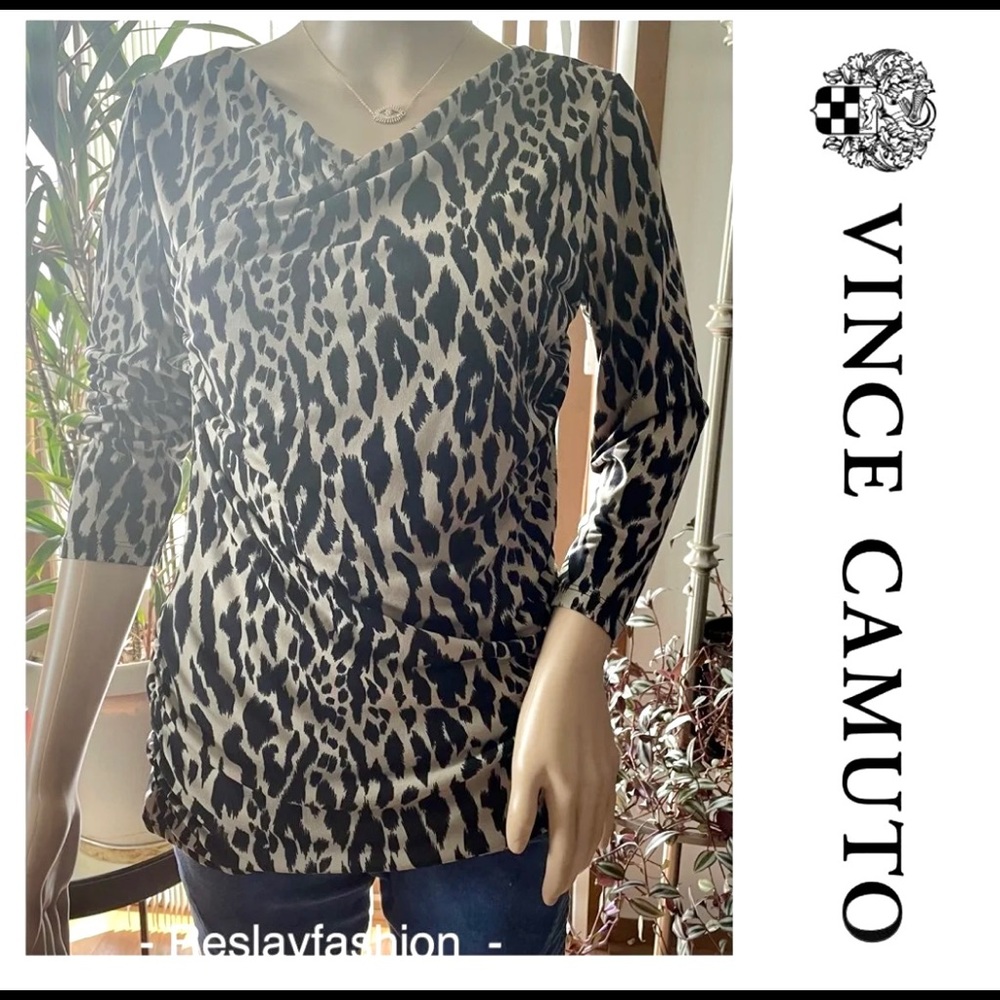 Vince Camuto animal print Women’s pullover Top size medium.